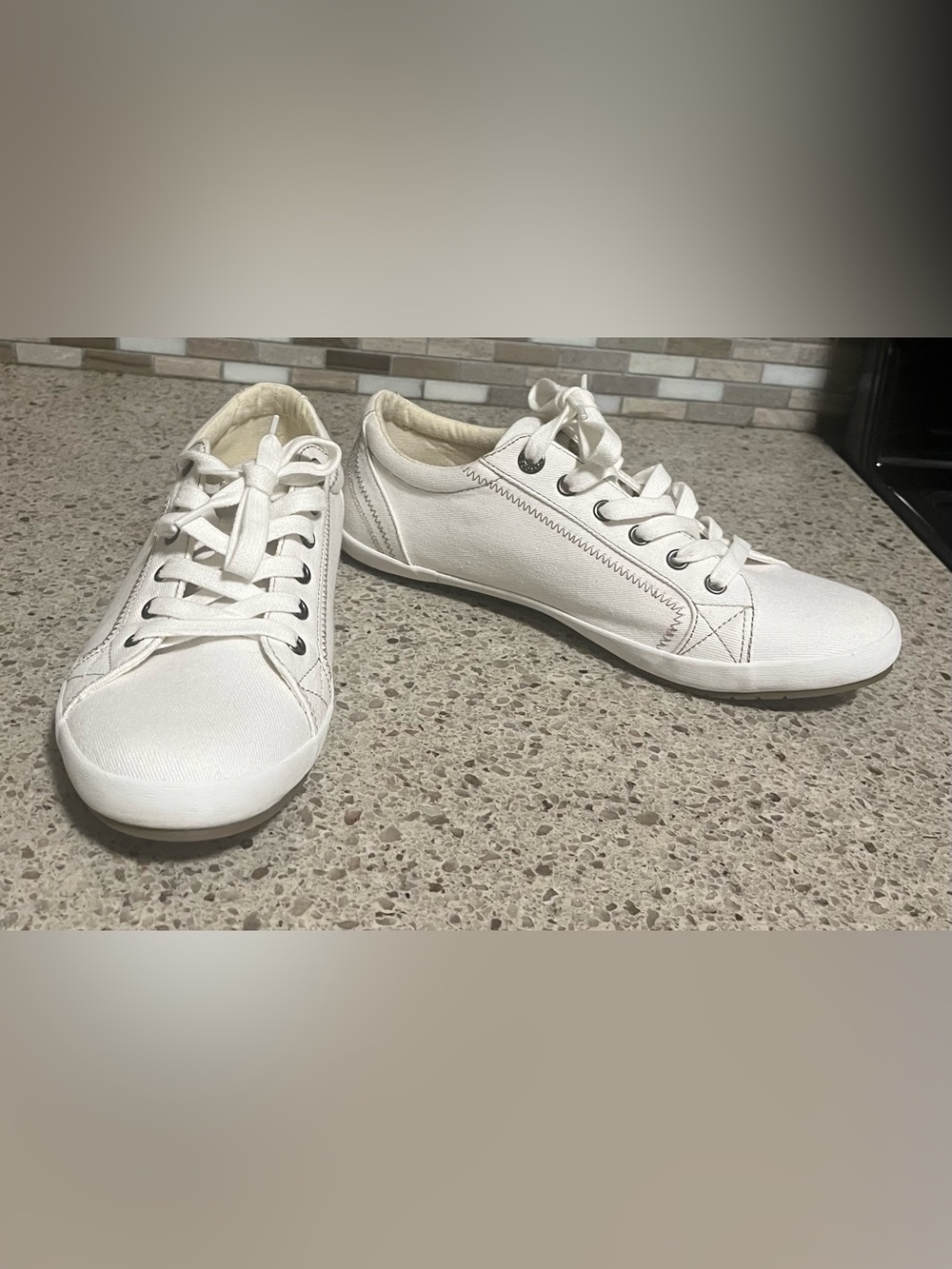 Taos Star Classic Women's Cream-White Lace-Up Sneakers size 11 EUC - Picture 5 of 10